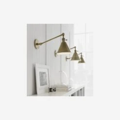 Boston Wall Light, Hand-Rubbed Antique Brass -Andrew Martin Sale Store 216223 boston lifestyle